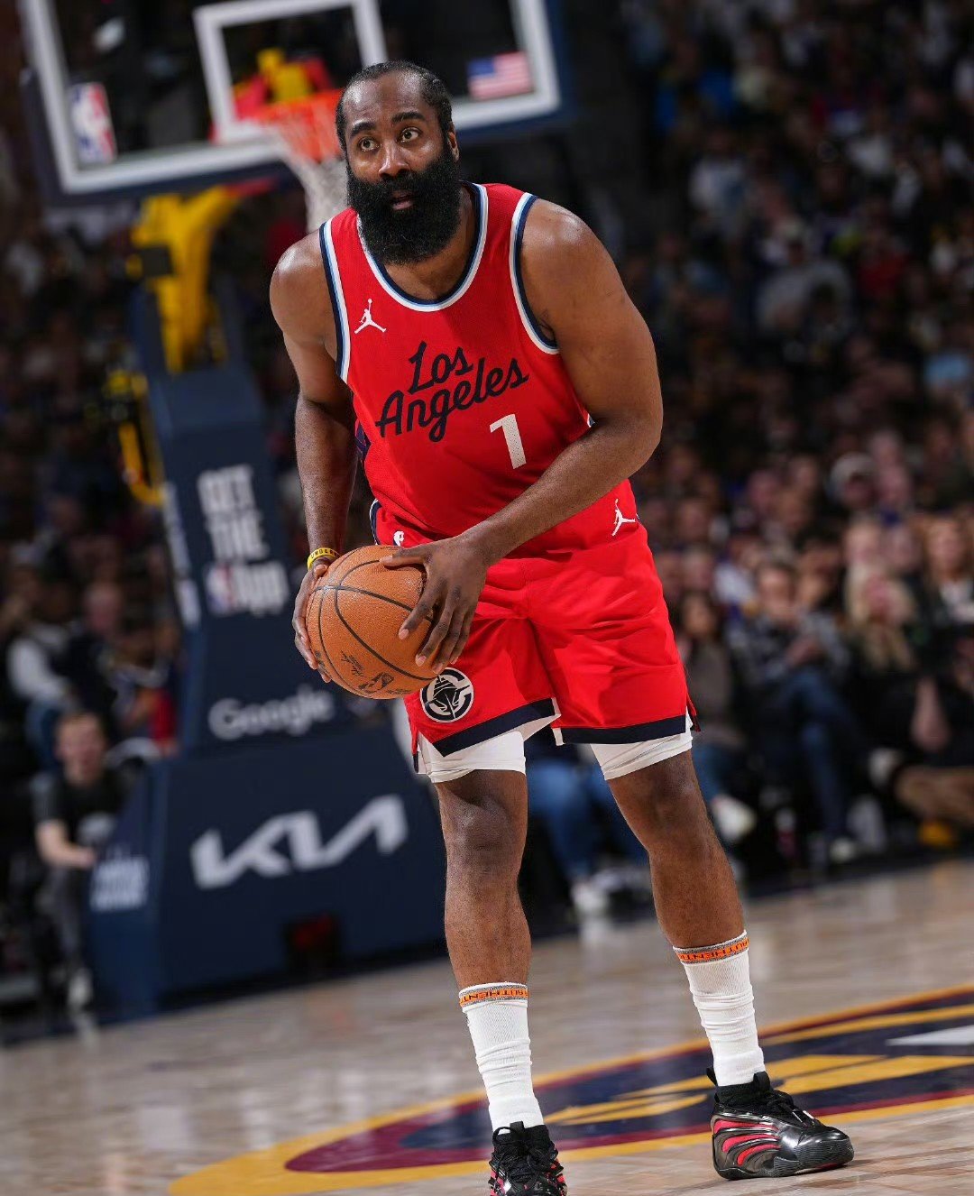 开云-哈登连续二十场比赛得分超过反败为胜，公牛不断突破！