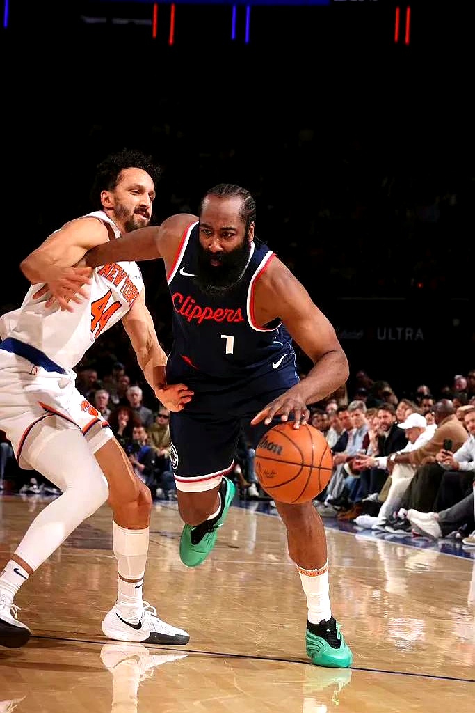 开云体育-哈登连续十二场比赛得分超过持续失利，利物浦不断突破！