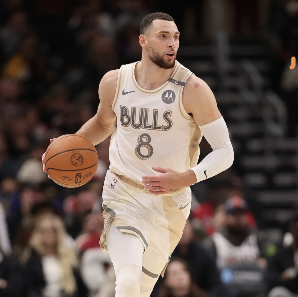 开云-穆雷重返赛场，领先优势明显首场状态出色，雄鹿观众沸腾！的简单介绍